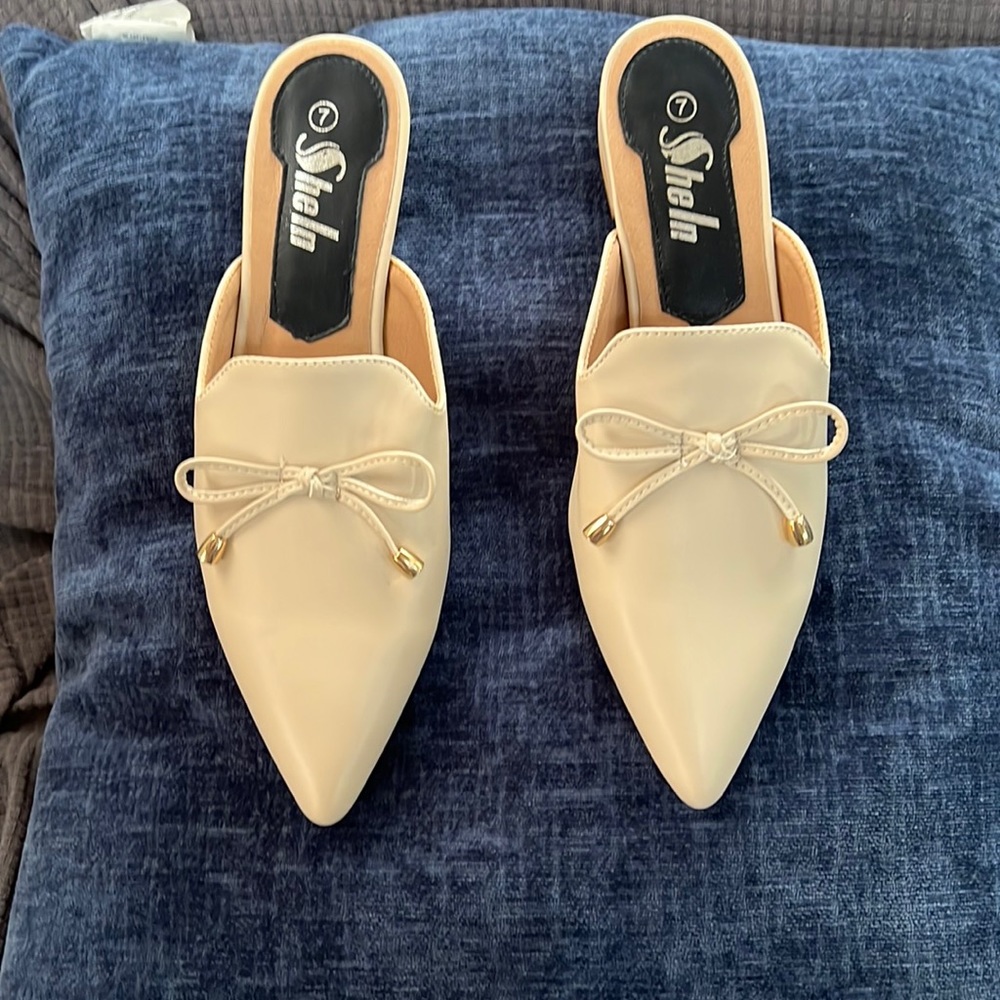 Ladies mule shoes